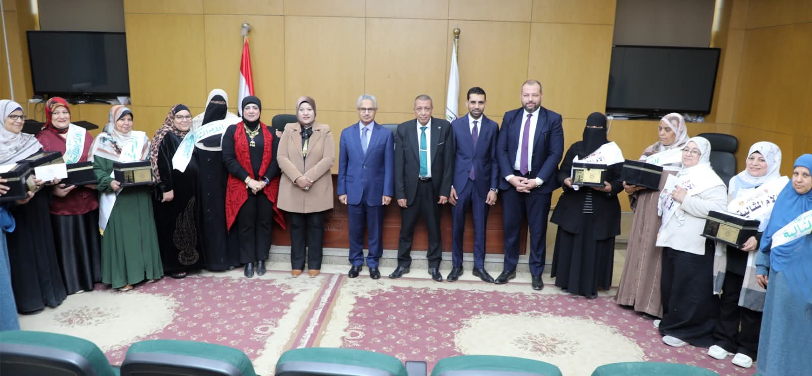 محافظ بنى سويف 15 رحلة عمره لتكريم الأمهات المثاليات ببنى سويف بالتعاون مع المؤسسة الدولية برئاسة الشنراوى