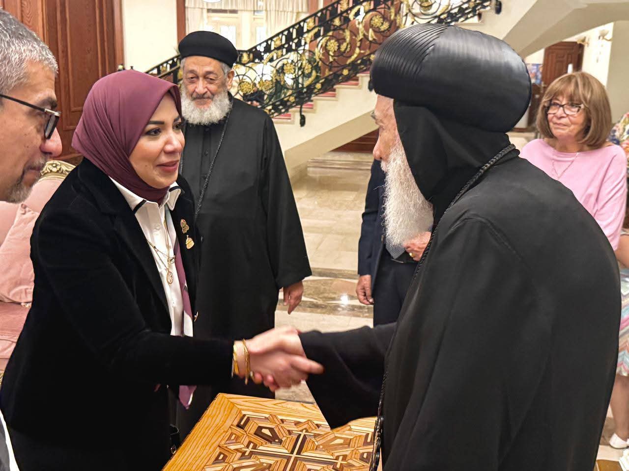 النائبة دينا هلالي تقود وفدًا برلمانيًا لتهنئة أقباط المنيا بعيد القيامة وسط أجواء من الوحدة الوطنية