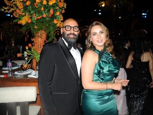 رجل الأعمال هاني عبدالرؤوف وزوجته سيدة الأعمال إيمي شريف ضمن أبرز الحضور في حفل زفاف ابنة شقيق عماد زيادة على سفح الأهرامات